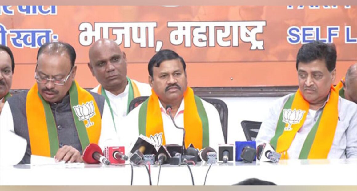 Maharashtra: Former minister and senior Congress leader Padmakar Valvi joins the BJP